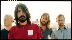 Foo Fighters - Everywhere But Home's poster