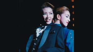 Applause Takarazuka!'s poster