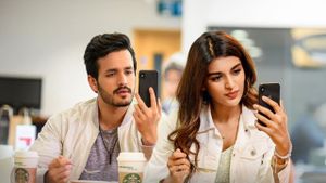 Mr. Majnu's poster