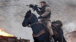 12 Strong's poster