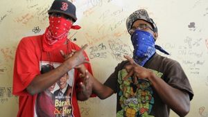 Crips and Bloods: Made in America's poster