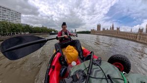 Source to Sea down the River Thames WITHOUT Leaving it - Part 7's poster