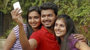 Thuppakki's poster