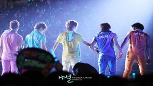 THE FIRST JAPAN ARENA TOUR "SHINee WORLD 2012"'s poster