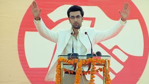 Raajneeti's poster