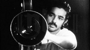 Aval Appadithaan's poster
