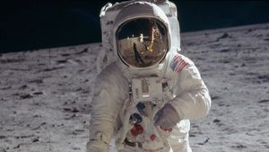 Apollo: Missions to the Moon's poster