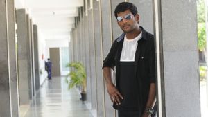 Kaththi Sandai's poster