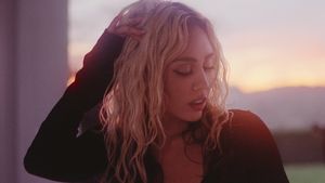 Miley Cyrus - Endless Summer Vacation (Backyard Sessions)'s poster