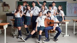 Love Beside Me's poster