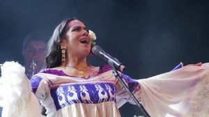 El Grito: Lila Downs at the Macedonio Alcalá Theater, with the Alejandro Díaz Orchestra and the Costumbrista Dance Company's poster