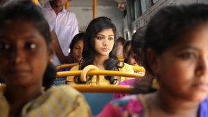 Kadhalum Kadandhu Pogum's poster