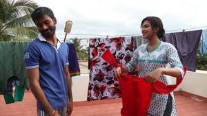 Velaiyilla Pattathari's poster