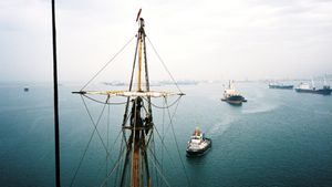 The East Indiaman - To China and Home Again's poster