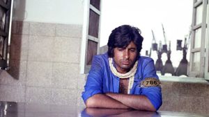 Deewaar's poster