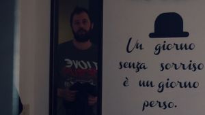 Una risata ci salverà's poster