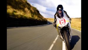 Isle of Man TT: 2011 Review's poster