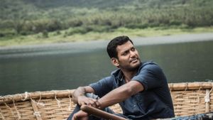 Irumbu Thirai's poster