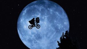 E.T. the Extra-Terrestrial's poster