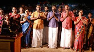 Veerayi Makkal's poster