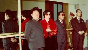 The Lovers & the Despot's poster