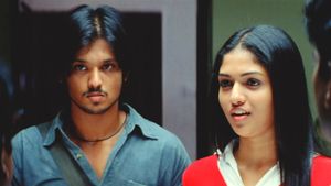 Kadhalil Vizhunthen's poster