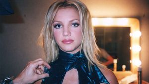 Framing Britney Spears's poster
