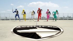 Tokusou Sentai Dekaranger: 10 YEARS AFTER's poster