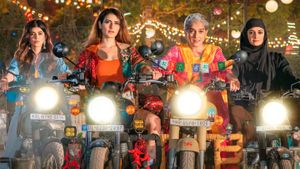 Dhak Dhak's poster