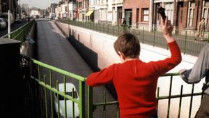 Naked Childhood's poster