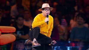 Sit Down with Stand Up Udom Taephanich's poster