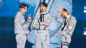 SHINee World VI: Perfect Illumination's poster