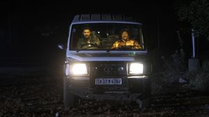 Gulaebaghavali's poster