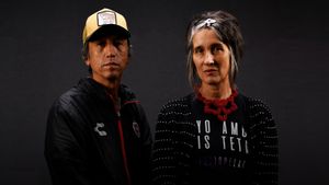 Bios, vidas que marcaron la tuya: Aterciopelados's poster