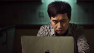 Trust No One: The Hunt for the Crypto King's poster
