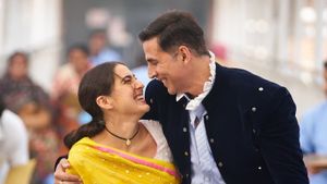 Atrangi Re's poster