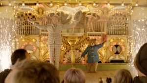 Paddington 2's poster