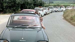 The Gendarme Gets Married's poster