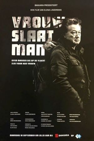 Vrouw slaat man's poster