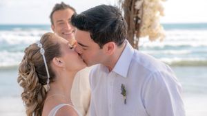 Destination Wedding's poster