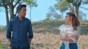 Megher Kopat (Love Under the Clouds)'s poster