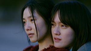Girls on Wire's poster