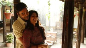 Enai Noki Paayum Thota's poster