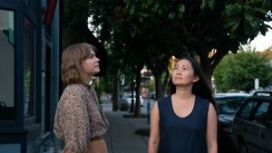 Showing Up's poster