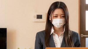 Remote Communication: Love Through a Mask's poster