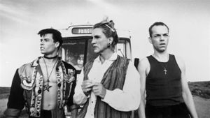 The Adventures of Priscilla, Queen of the Desert's poster