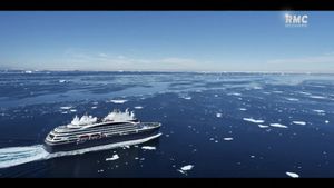 Le Commandant Charcot, croisière hi-tech dans les glaces's poster