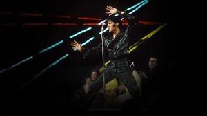 Return of the King: The Fall and Rise of Elvis Presley's poster