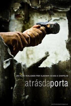 Atrás da Porta's poster image