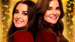 The Housewives of the North Pole's poster